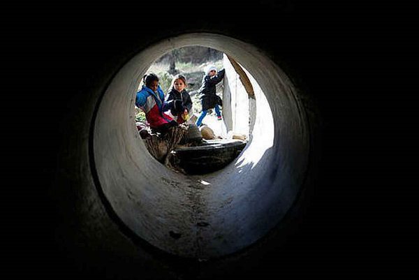 Migrante mexicano muere tras intentar cruzar a EU por una alcantarilla