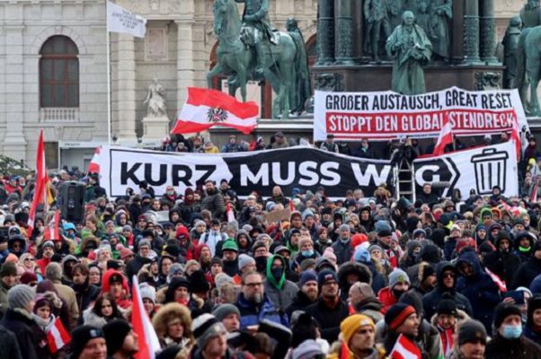 Cinco mil personas protestan en Austria contra medidas anticovid #VIDEOS