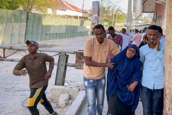 Al menos nueve personas murieron tras ataque terrorista en Somalia #VIDEOS