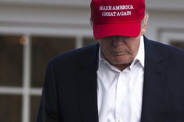 A semanas de su juicio político, Trump pierde a sus principales abogados