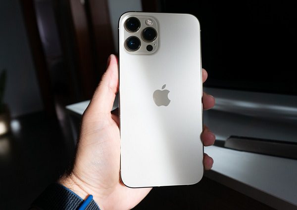 Apple advierte que iPhone 12 podría interferir con marcapasos