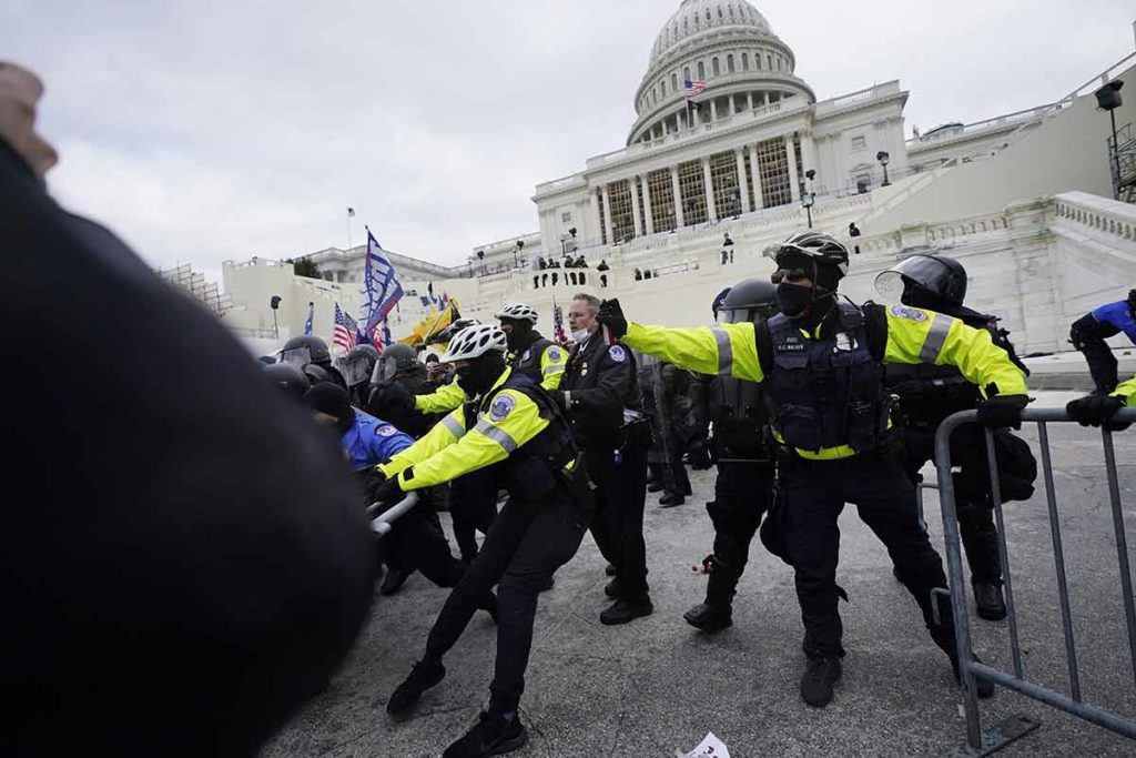 Toque de queda en Washington DC por protestas en el Capitolio