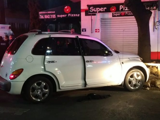 Lo venían persiguiendo a balazos y se estampa contra un árbol en Santa María la Ribera #VIDEO