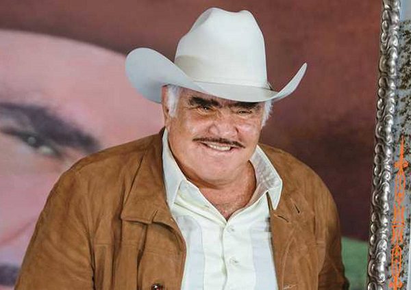 Señala Vicente Fernández que no se dio cuenta de tocamiento impropio a fan