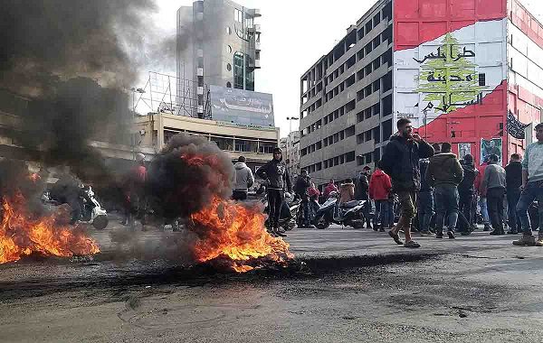 Población en Líbano exige con violentas manifestaciones no volver a ser confinada