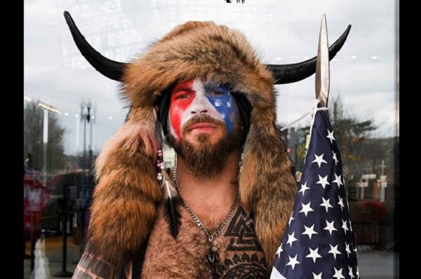 Seguidor de Trump que irrumpió en el Capitolio podría declarar en su contra