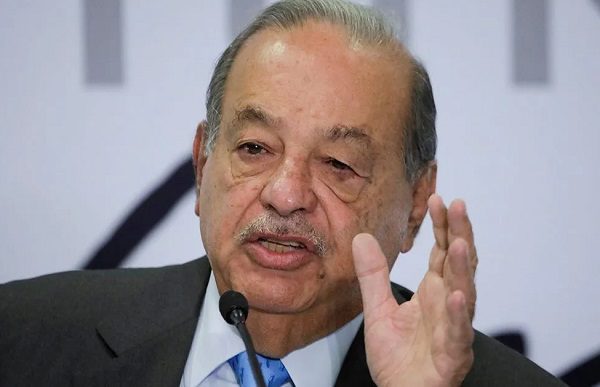 Carlos Slim sale del hospital para recuperarse en casa