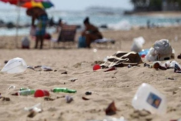 Vacacionistas dejan 773.5 toneladas de basura en playas de Acapulco