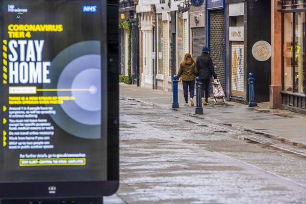 Reino Unido vuelve a restricción total semejante a marzo pasado, solo se podrá salir a lo más básico