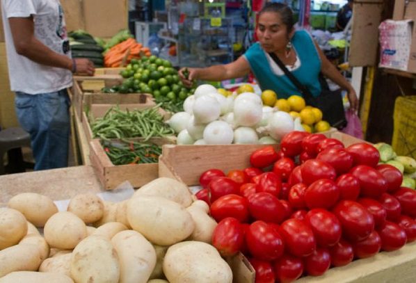 Inicia la cuesta de enero: Canasta básica sube 15%