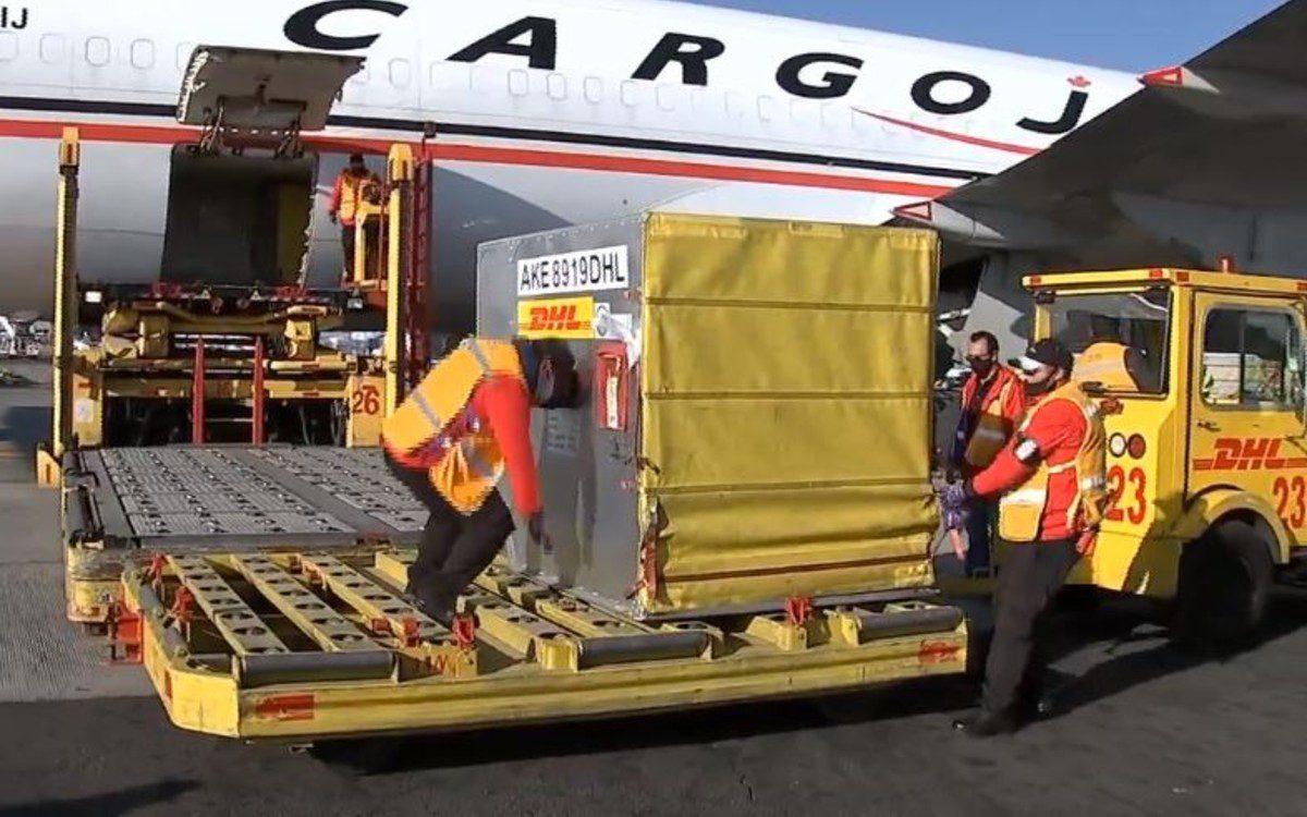 Llega nuevo lote de 53 mil dosis de vacunas contra Covid-19 a México