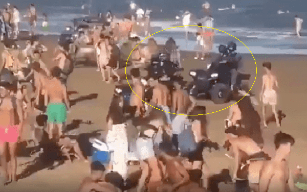 En Argentina, policías dispersan a bañistas con balas de goma #VIDEO