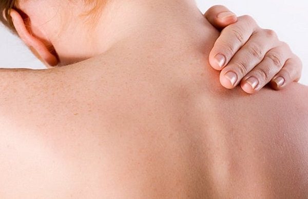 ¡No te jorobes! Mira qué es la joroba de Dowager y cómo corregirla