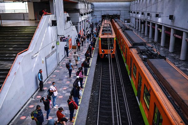 Seis líneas del Metro continúan sin servicio tras incendio de esta mañana