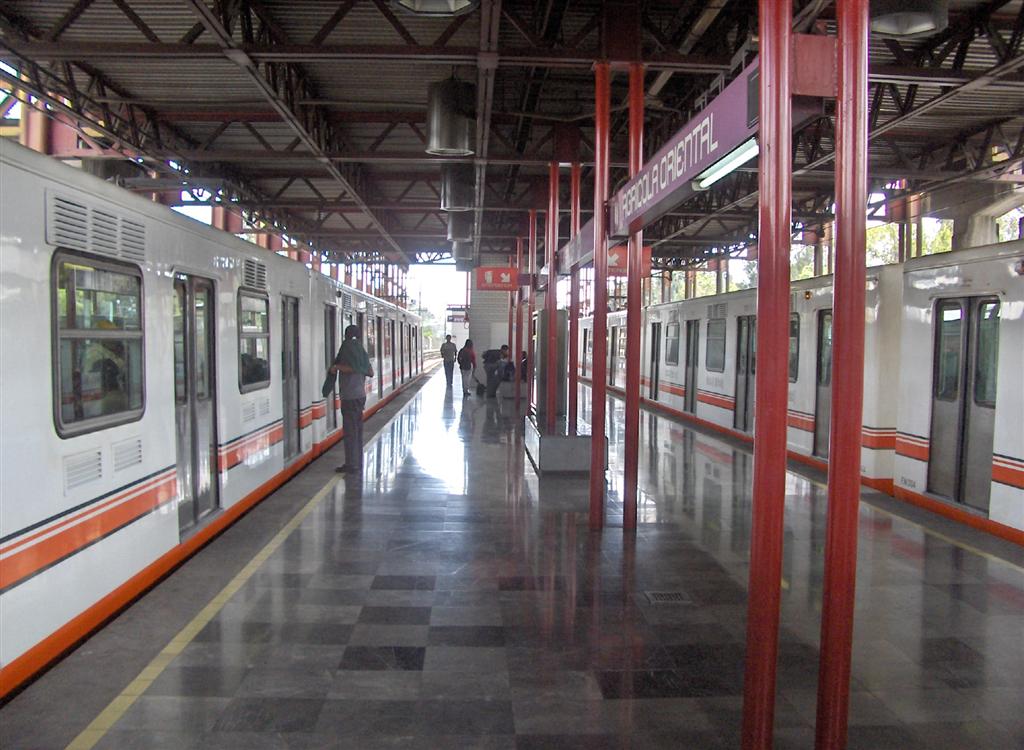 Se descarrila tren del Metro de CDMX, en la Línea A