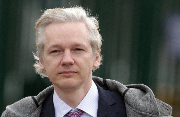 AMLO ofrece asilo político a Julian Assange