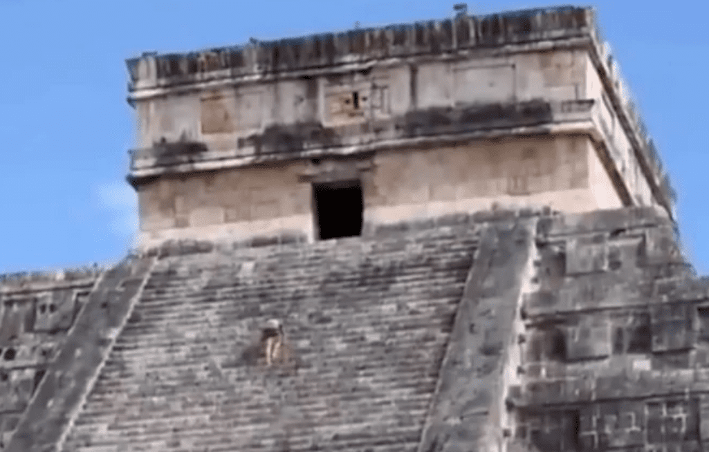 INAH niega que #LadyKukulkan esparciera cenizas de su esposo en pirámide