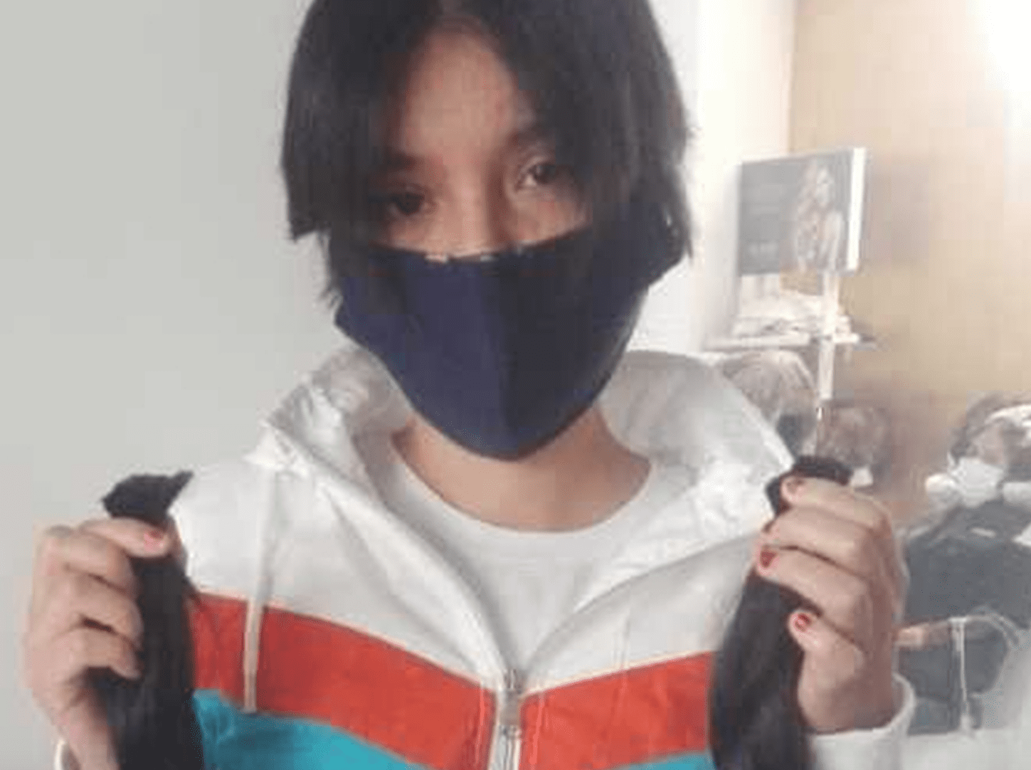 Ella vendió su cabello y compró un tanque de oxígeno para su abuelito con Covid-19