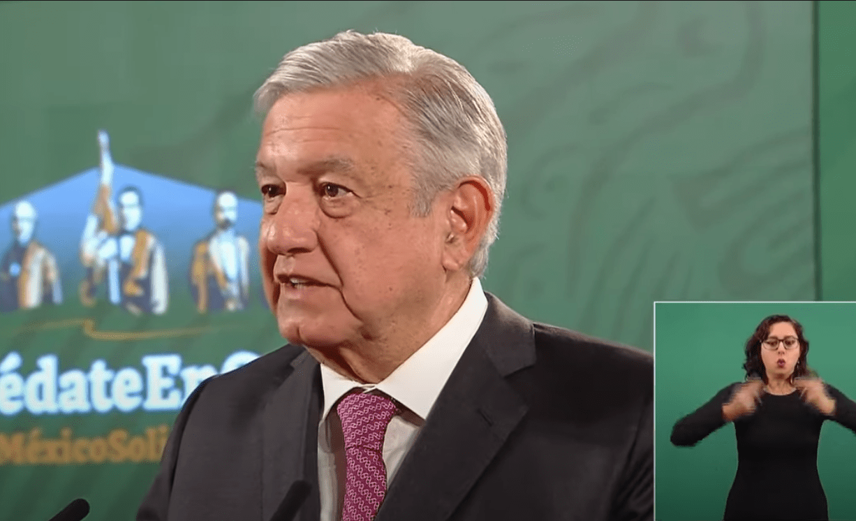 Plantea AMLO crear red social nacional, llama a Facebook y Twitter la "Santa Inquisición"