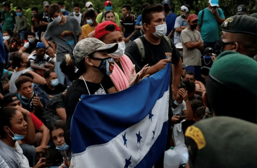 Guatemala autoriza uso de la fuerza contra migrantes de una nueva caravana
