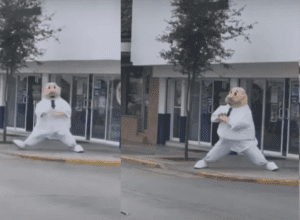 Hombre reta a botarga de “Dr. Simi” a duelo de baile y se viraliza #VIDEO