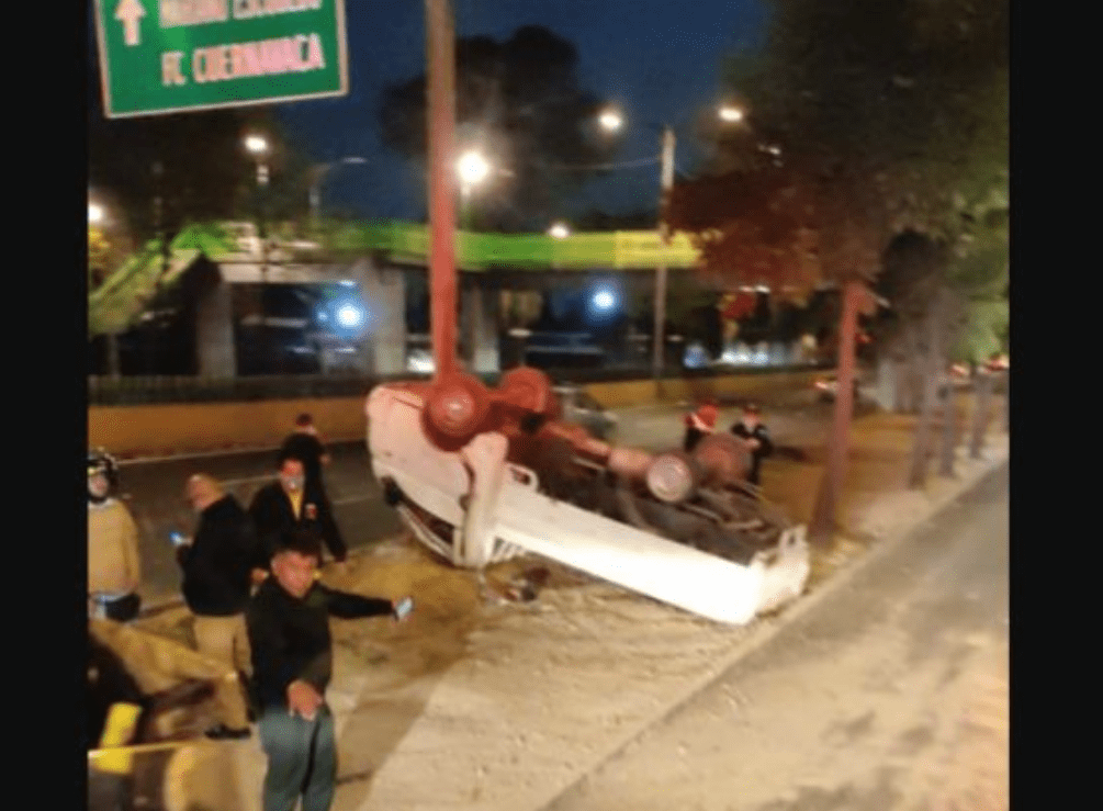 Vuelca camioneta con 150 kilos de supuesta cocaína, en CDMX #VIDEO