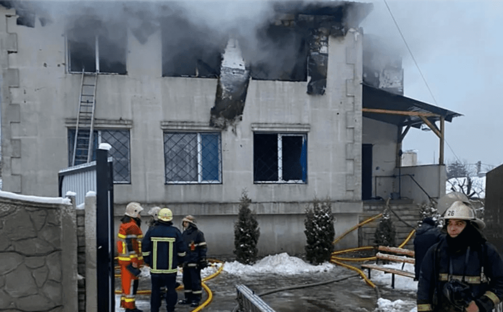 15 muertos deja incendio en asilo de Ucrania