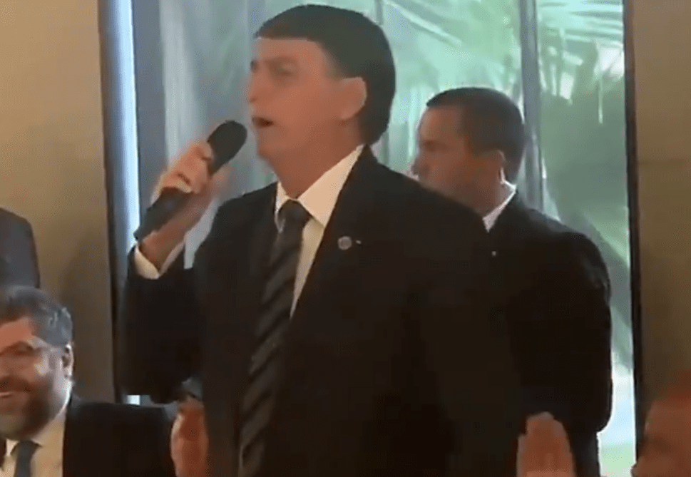 ¡Otra vez Bolsonaro! insulta a periodistas que denuncian irregularidades del gobierno #VIDEO
