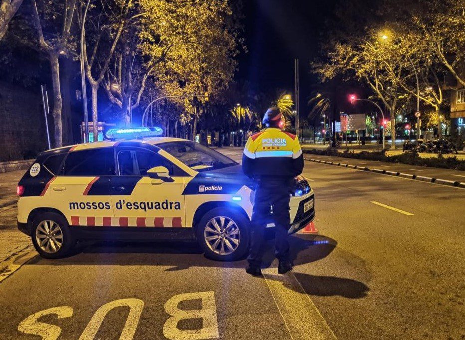 Con los genitales mutilados, es hallado el cadáver de un hombre en Barcelona
