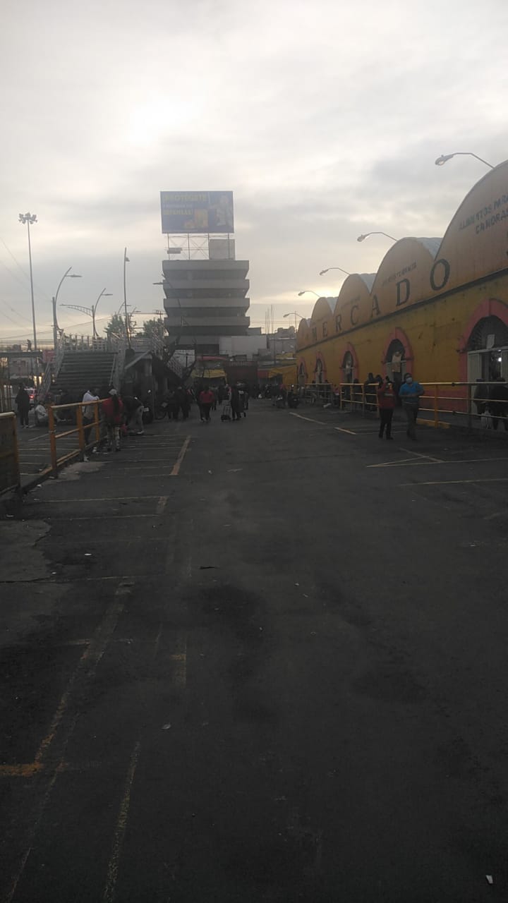 Así es como hoy luce el Mercado de Sonora, con apoyo de la Alcaldía @A_VCarranza, se realizó un operativo para orientar a comerciantes y visitantes a evitar concentraciónes y respetar la sana distancia. Personal de #SEDECO se encuentra en el lugar para informar a la ciudadanía. pic.twitter.com/iighHebC99— Secretaría de Desarrollo Económico (@SedecoCDMX) January 14, 2021