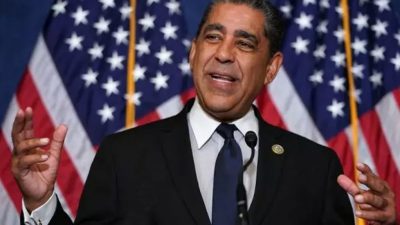 Congresista de EUA, da positivo a Covid-19, tras votar juicio político contra Trump