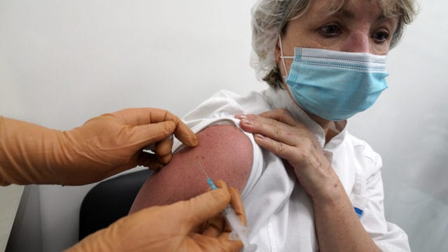 Alérgicos graves a vacuna contra COVID-19 no deben recibir segunda dosis: López-Gatell