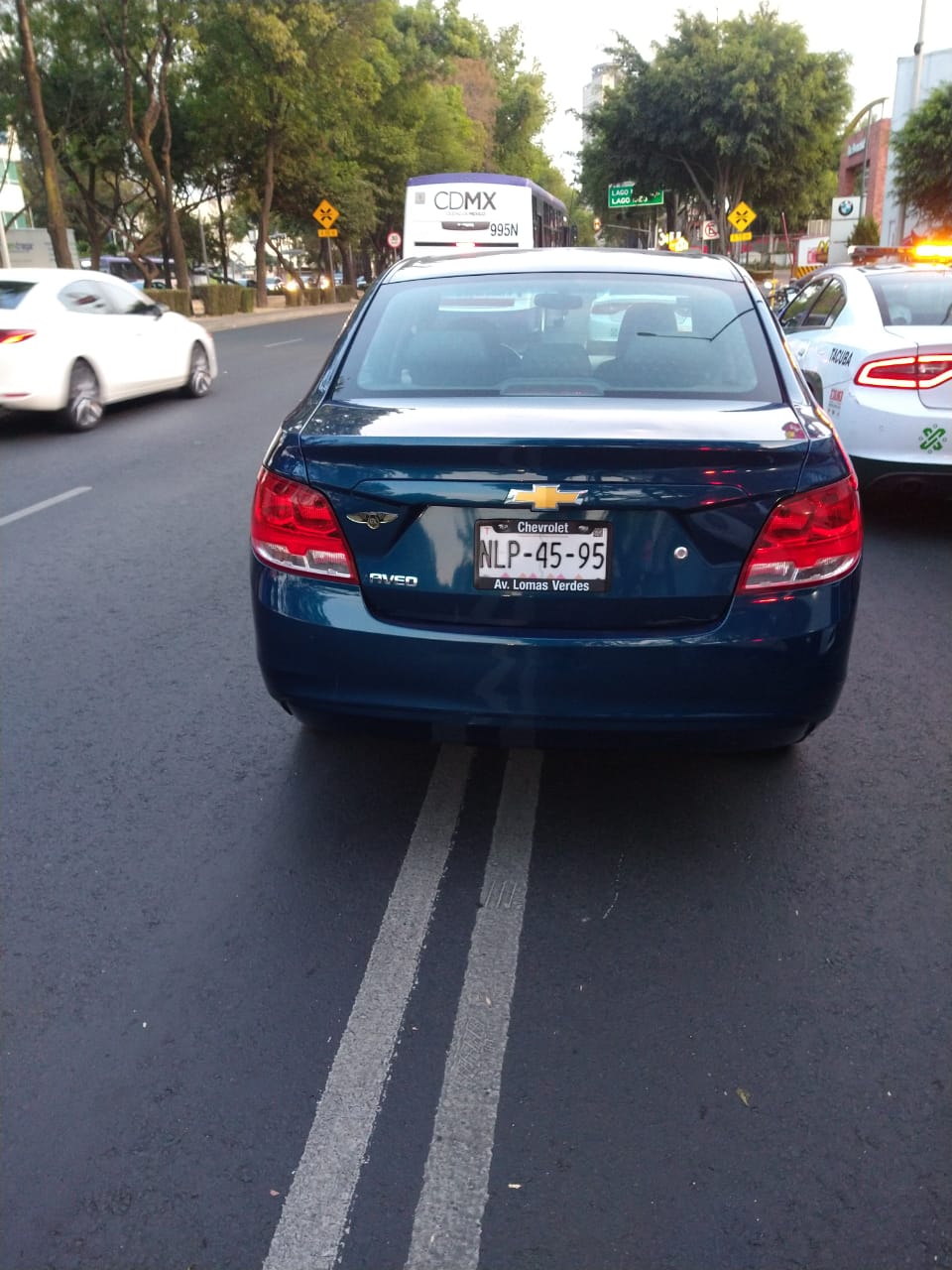 Detienen a 3 personas por robo a negocio en Miguel Hidalgo, CDMX