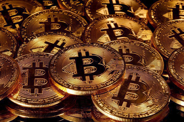 Bitcoin alcanza los 30,000 dólares por primera vez