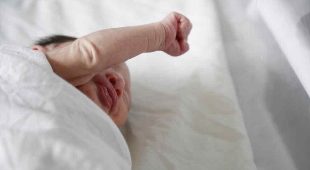 Abandonan a bebé en Texas, murió minutos tras ser encontrada