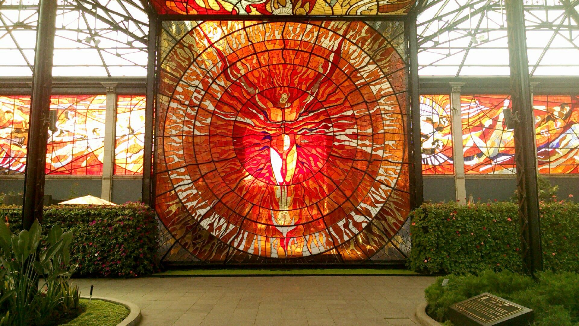 Con máximos históricos, el Estado de México también extiende el semáforo rojo