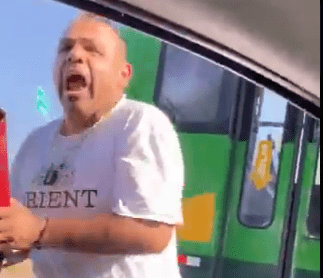 Chofer de transporte público en Zapopan pierde los estribos tras reclamo #VIDEO