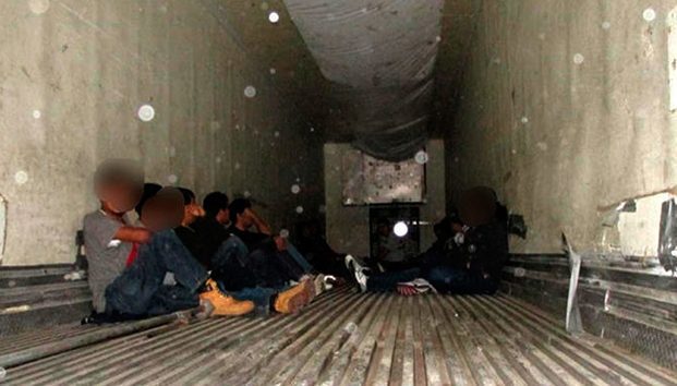 Rescatan a 148 migrantes que iban en tráiler de Veracruz