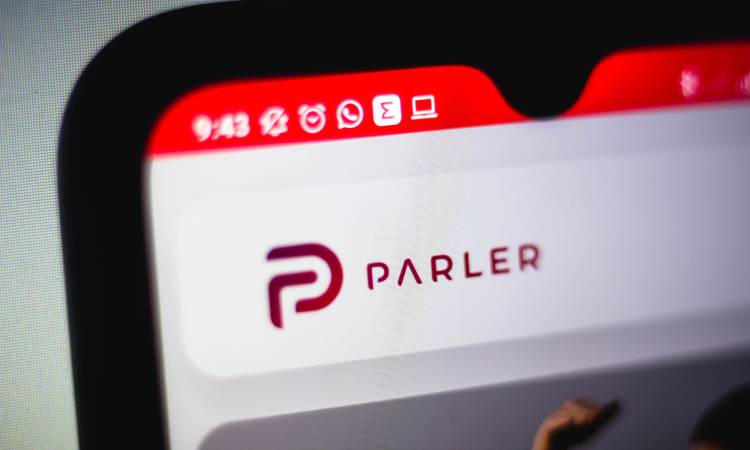 Apple y Amazon vetan a red social "Parler" de extrema derecha en EUA