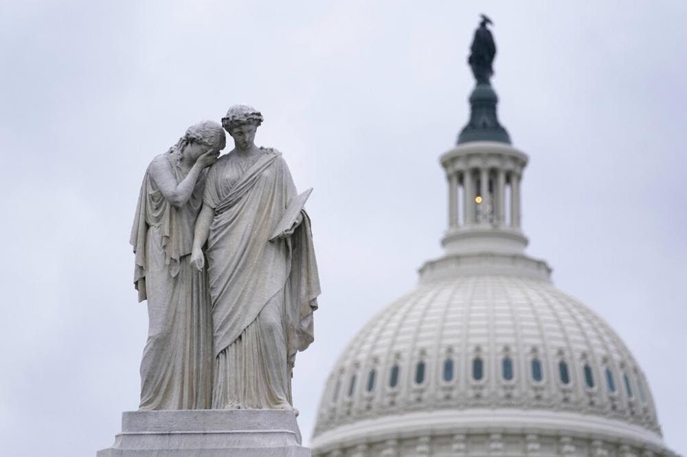 Tras asalto al Capitolio, renuncian miembros de la administración de Trump