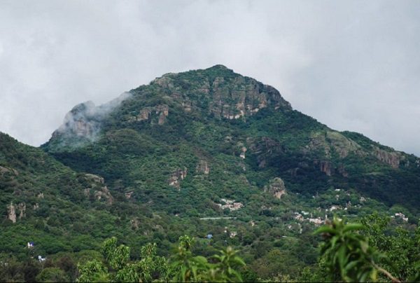 Advierten sobre ventas fraudulentas de predios en faldas de cerros en Tepoztlán