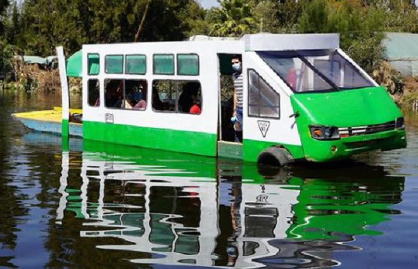 ¿Es real? La micro-trajinera de Xochimilco que ha enloquecido las redes
