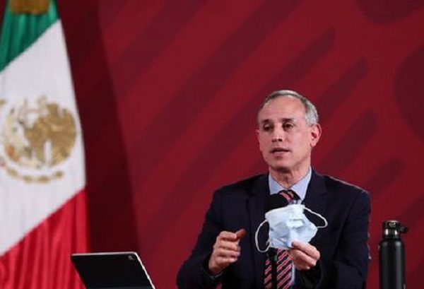 Colegios médicos y especialistas piden a AMLO y López-Gatell fomentar uso de cubrebocas