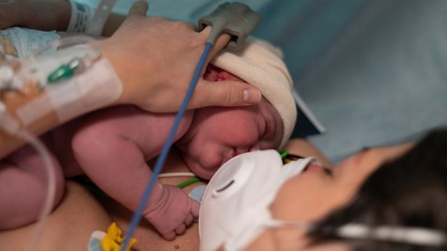 Nace bebé con anticuerpos contra Covid-19, madre se vacunó durante embarazo