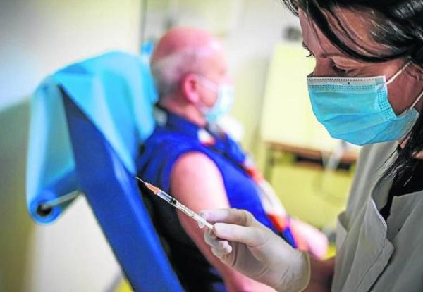 Francia recomienda una sola dosis de vacuna a quienes ya han tenido COVID