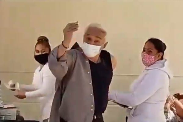 Comparte Enrique Guzmán haberse vacunado en la CDMX #VIDEO