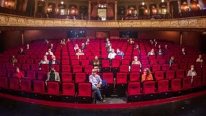 “Necesitamos los teatros abiertos”: actores, productores y vestuaristas, piden volver