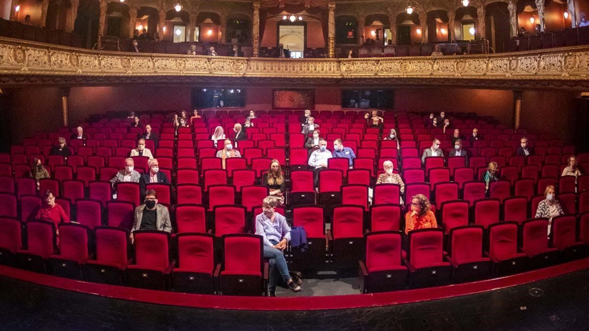 "Necesitamos los teatros abiertos": actores, productores y vestuaristas, piden volver