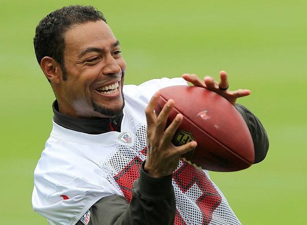 Localizan sin vida a exreceptor de los Buccaneers, Vincent Jackson