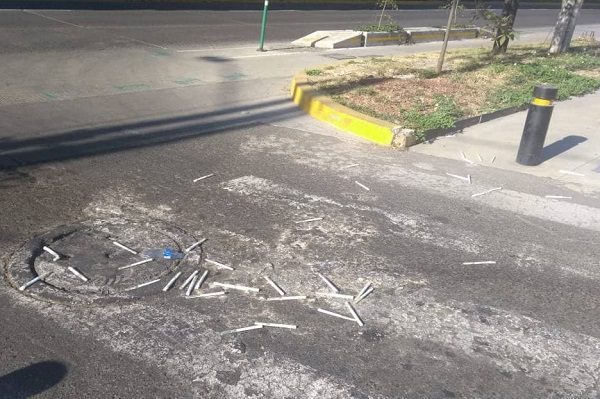 Dejan tirados 472 hisopos de pruebas covid en calles de Guadalajara